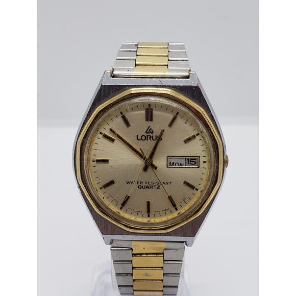 Lorus Men's watch. Gold face. Calendar on face. Y143-8060 A1